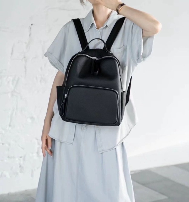 新作•トレンディ!•厚みのある柔らかい牛革リュックサック