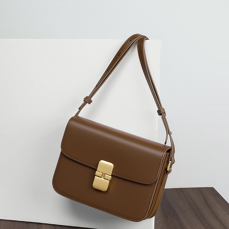 NEW ! •茶色•天然牛革ショルダーバッグ• 牛革肩掛けバッグ