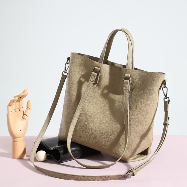 上品なデザインで魅力的！•3WAY•4色•天然の厚みと柔らかさを兼ね備えた牛革ハンドバッグ兼肩掛けバッグ