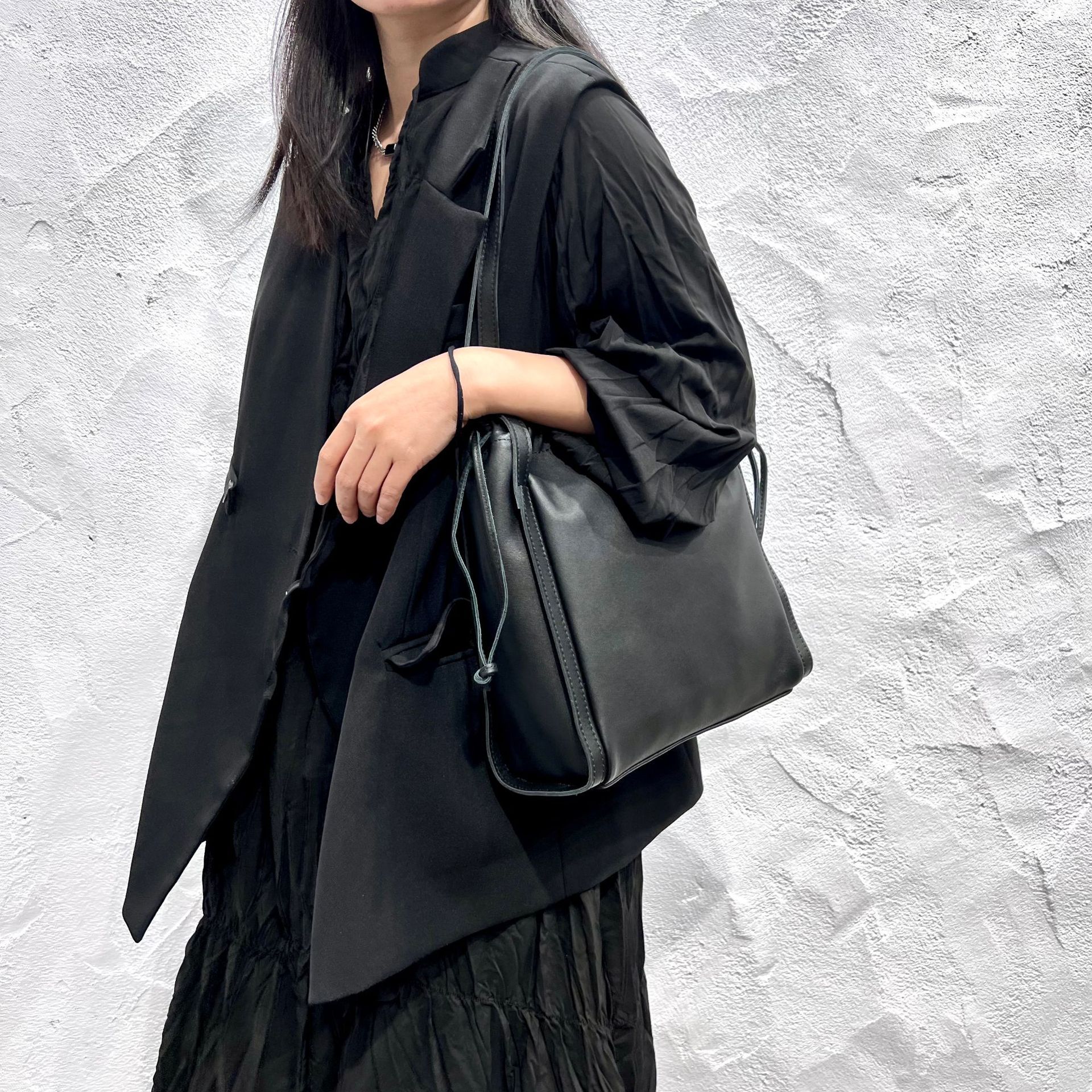 新発売！♦上質な天然牛革ハンドバッグ♦天然牛革トートバッグ