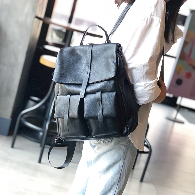 新発売！•黒•ユニセックス•天然牛革リュックサック