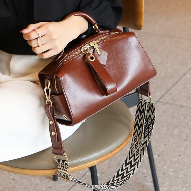 牛革斜め掛けバッグ|牛革ショルダーバッグ|牛革肩がけかばん |手提げバッグ