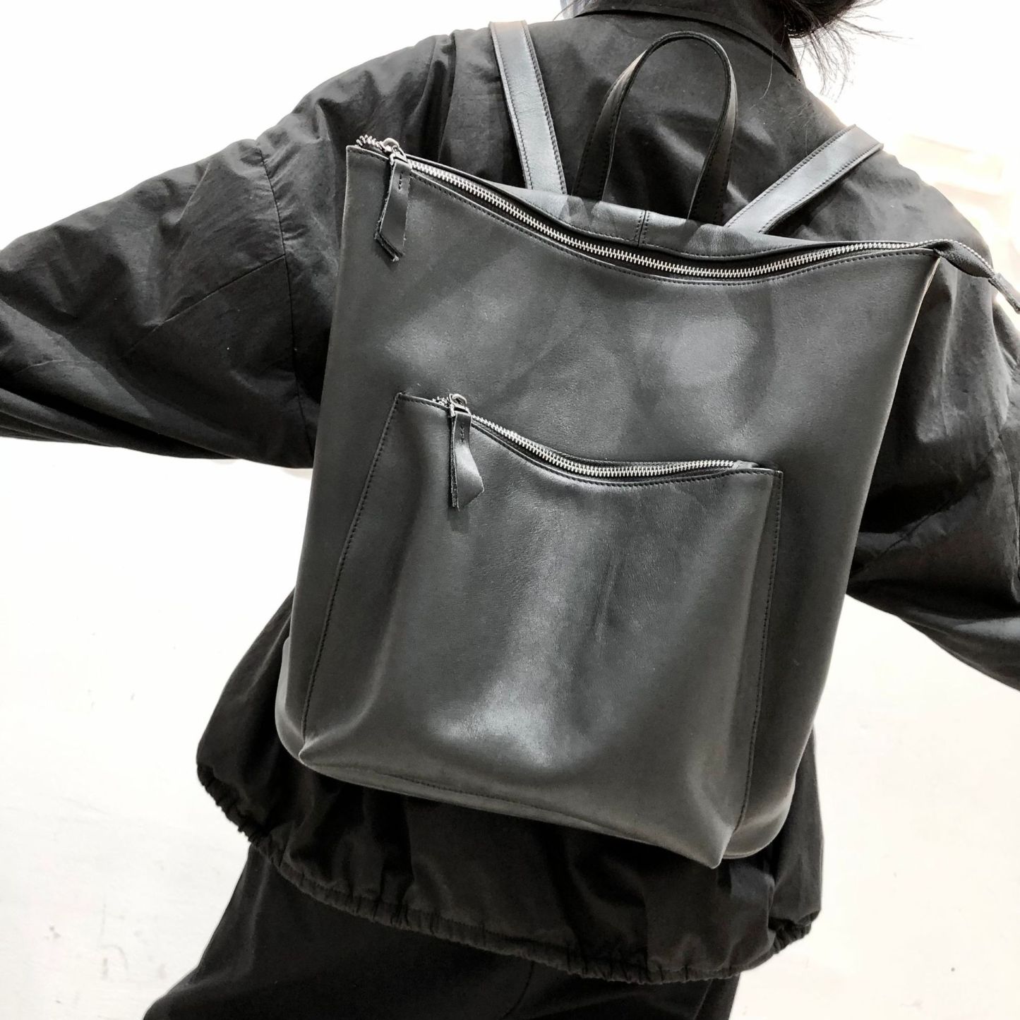 「ミニマリズム スタイル ！」•黒•ユニセックス•天然牛革リュックサック