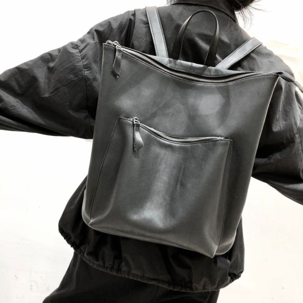 「ミニマリズム スタイル ！」•黒•ユニセックス•天然牛革リュックサック