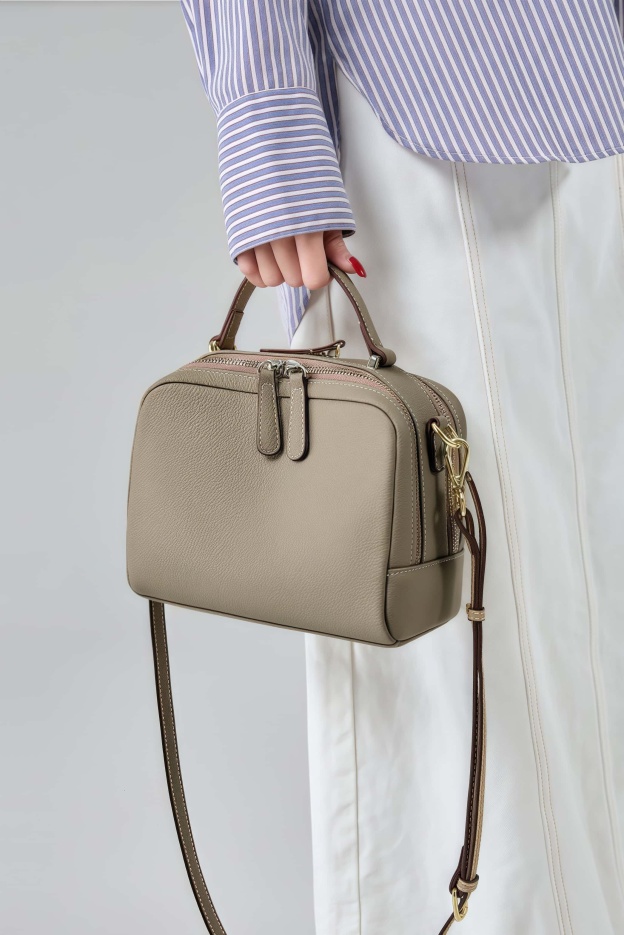 2色から選択可能※通勤に最適※上質な天然牛革斜ショルダーバッグ ※トートバッグ ※送料無料