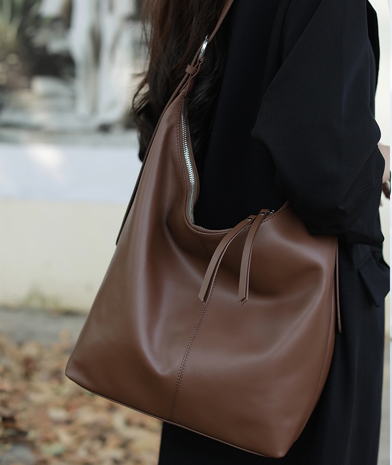 NEW ! •茶|黒|2色•上質な天然牛革斜ショルダーバッグ•牛革肩掛けバッグ• 