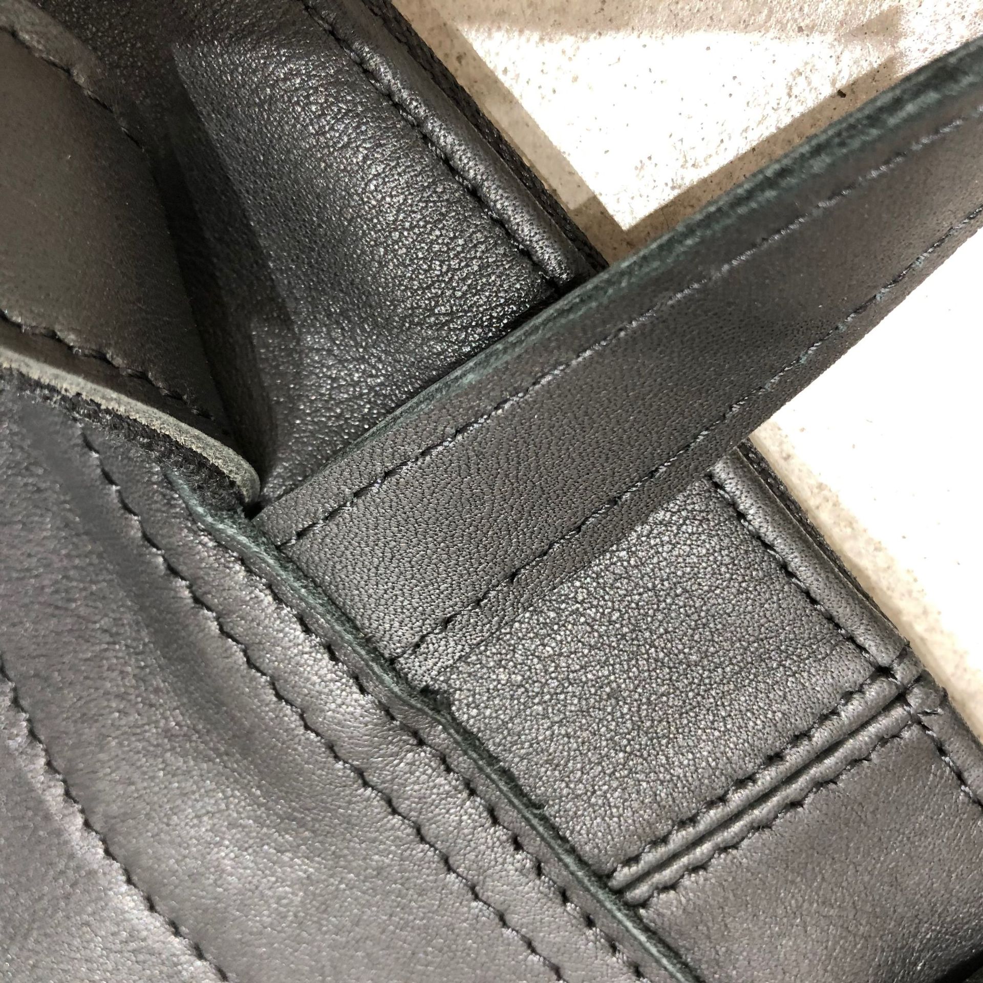 「ミニマリズム スタイル ！」•黒•ユニセックス•天然牛革リュックサック