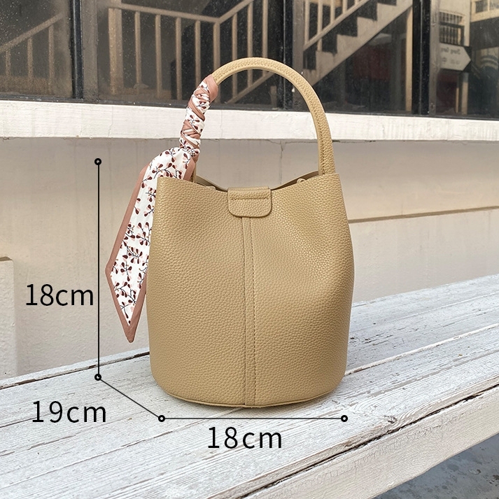 上品なデザイン！•4色•上質な厚手な天然軟めな牛革ハンドバッグ•牛革ショルダーバッグ