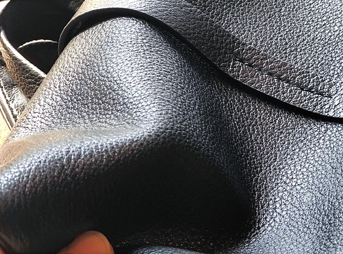 新発売！•黒•ユニセックス•天然牛革リュックサック