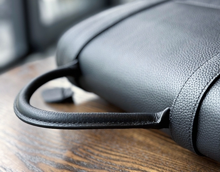 新発売 ！•3色•ユニセックス•天然牛革リュックサック