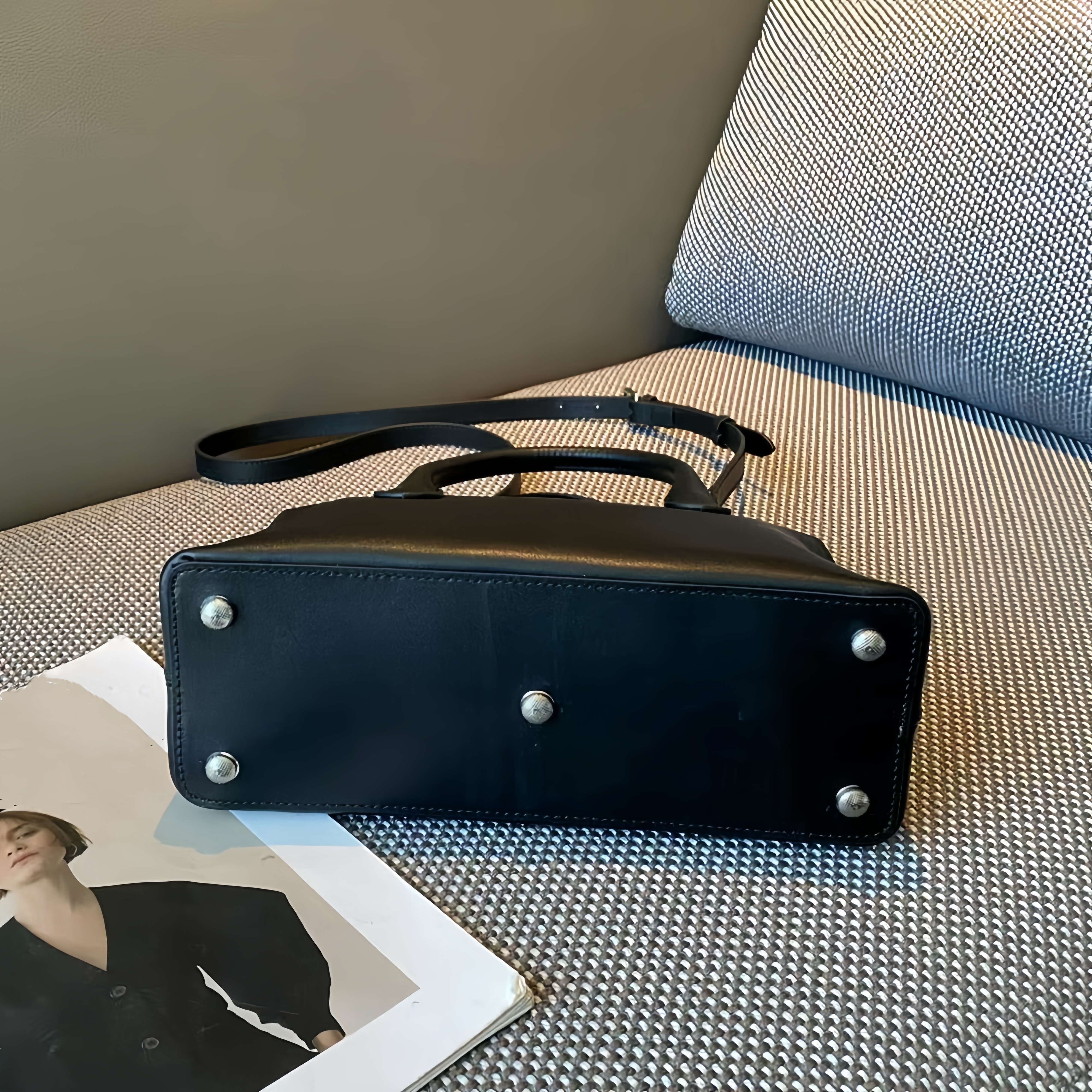 天然牛革ハンドバッグ