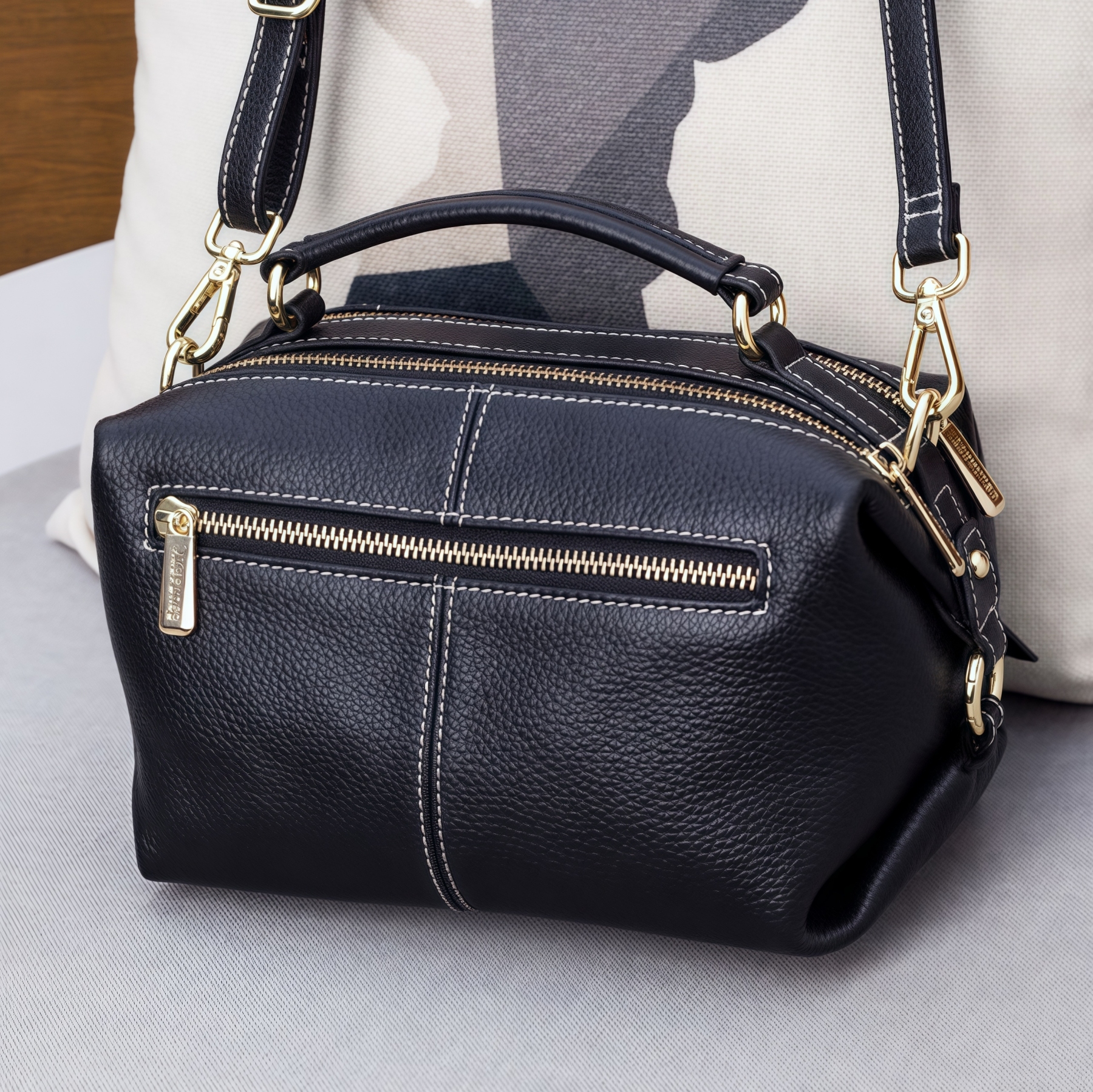 上質の魅力！•黒|カラメル|2色•高品質な厚手な天然軟めな牛革ハンドバッグ•牛革斜ショルダーバッグ