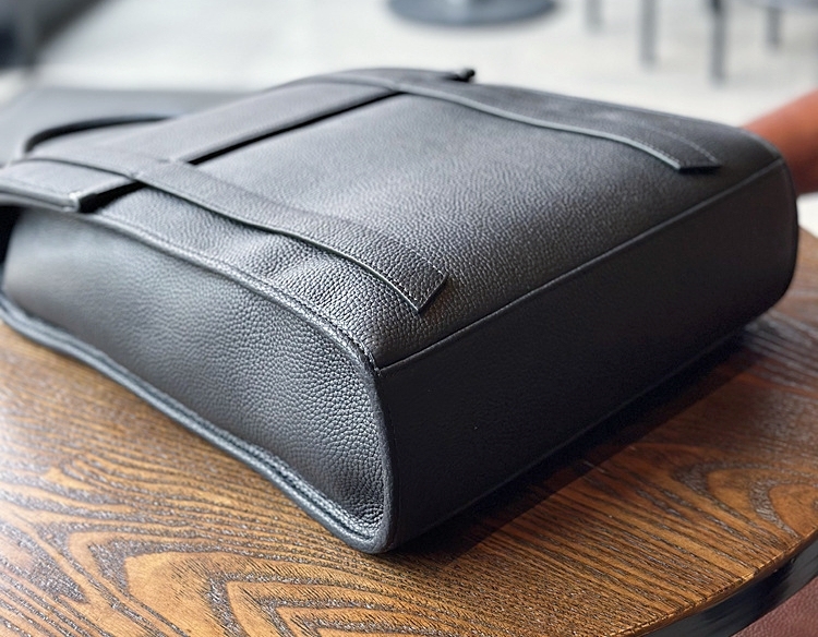 新発売 ！•3色•ユニセックス•天然牛革リュックサック