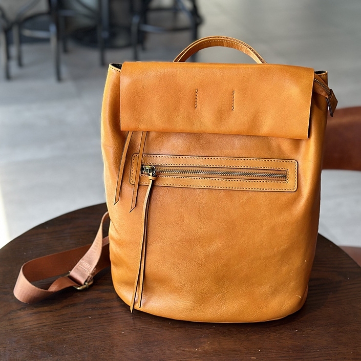 ユニセックス ！|カーキ|コーヒー|茶|黒|4色|天然牛革リュックサック