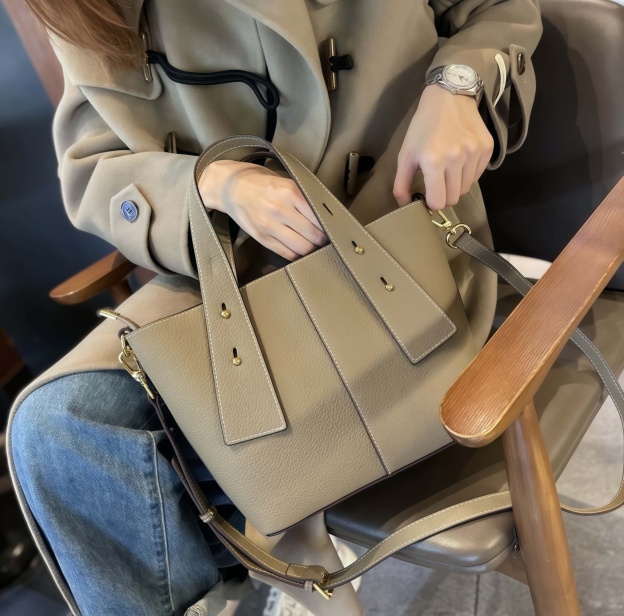 優雅な気質 ！•天然の厚みのある柔らかい牛革ハンドバッグ•牛革ショルダ一バッグ 