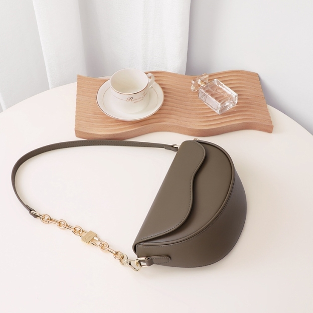 新発売!•コーヒー色•天然牛革ショルダーバッグ• 牛革肩掛けバッグ