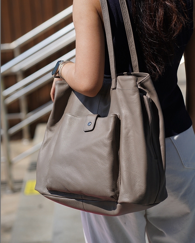 NEW ! •優雅な気質•茶|黒|グレー•高品質な厚手な天然軟めな牛革ハンドバッグ•牛革トートバッグ