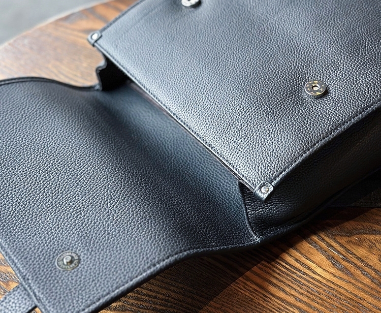 新発売 ！•3色•ユニセックス•天然牛革リュックサック