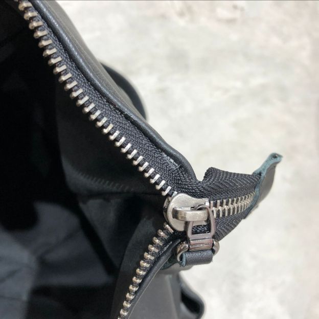 「ミニマリズム スタイル ！」•黒•ユニセックス•天然牛革リュックサック