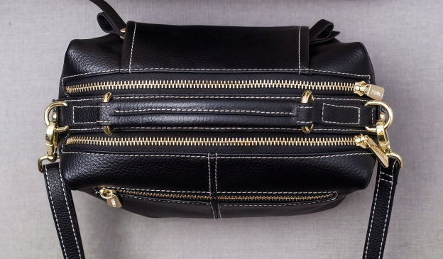 上質の魅力！•黒|カラメル|2色•高品質な厚手な天然軟めな牛革ハンドバッグ•牛革斜ショルダーバッグ