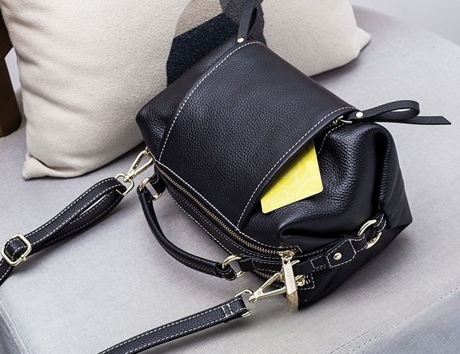 上質の魅力！•黒|カラメル|2色•高品質な厚手な天然軟めな牛革ハンドバッグ•牛革斜ショルダーバッグ