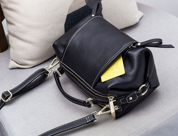 上質の魅力！•黒|カラメル|2色•高品質な厚手な天然軟めな牛革ハンドバッグ•牛革斜ショルダーバッグ