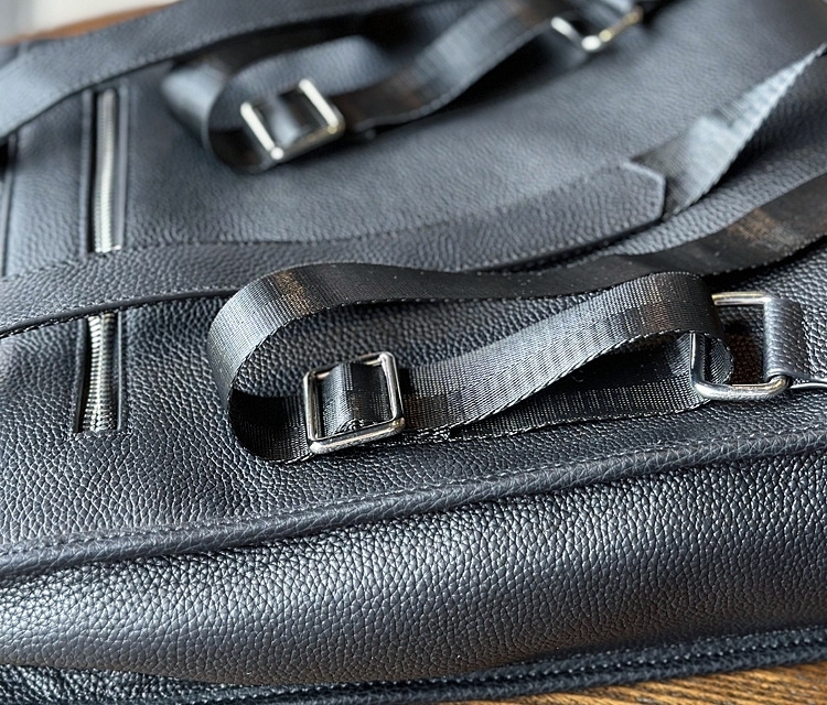 新発売 ！•3色•ユニセックス•天然牛革リュックサック