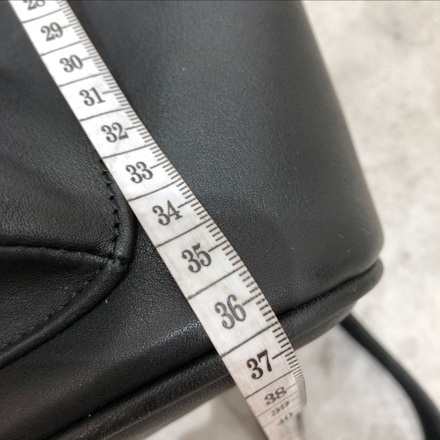 「ミニマリズム スタイル ！」•黒•ユニセックス•天然牛革リュックサック