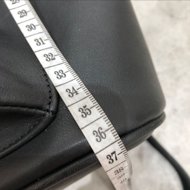 「ミニマリズム スタイル ！」•黒•ユニセックス•天然牛革リュックサック