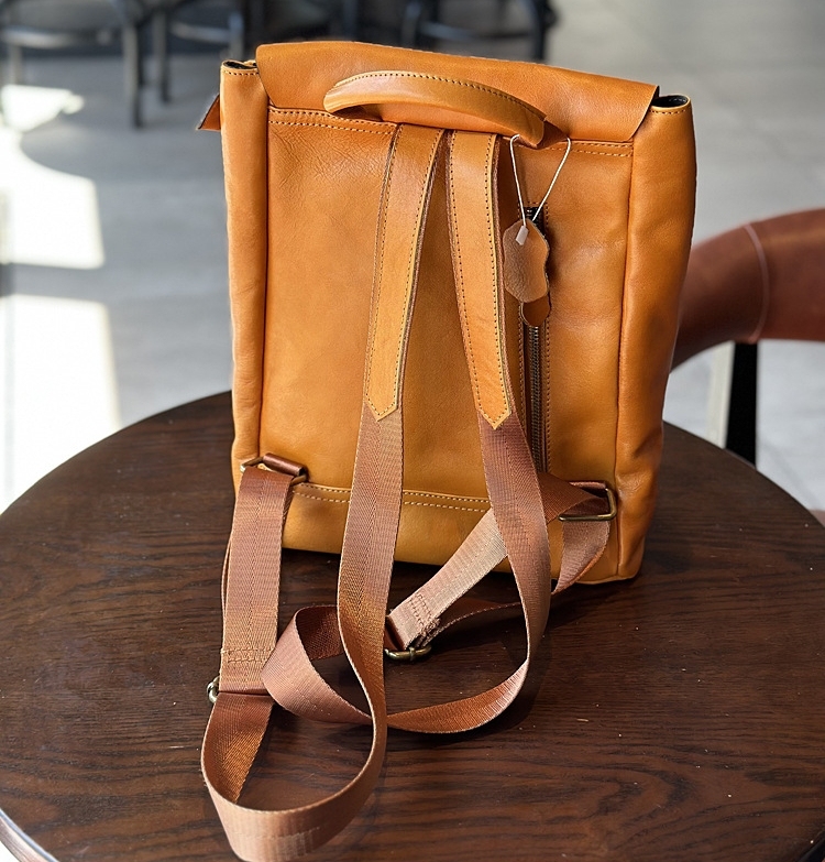 ユニセックス ！|カーキ|コーヒー|茶|黒|4色|天然牛革リュックサック