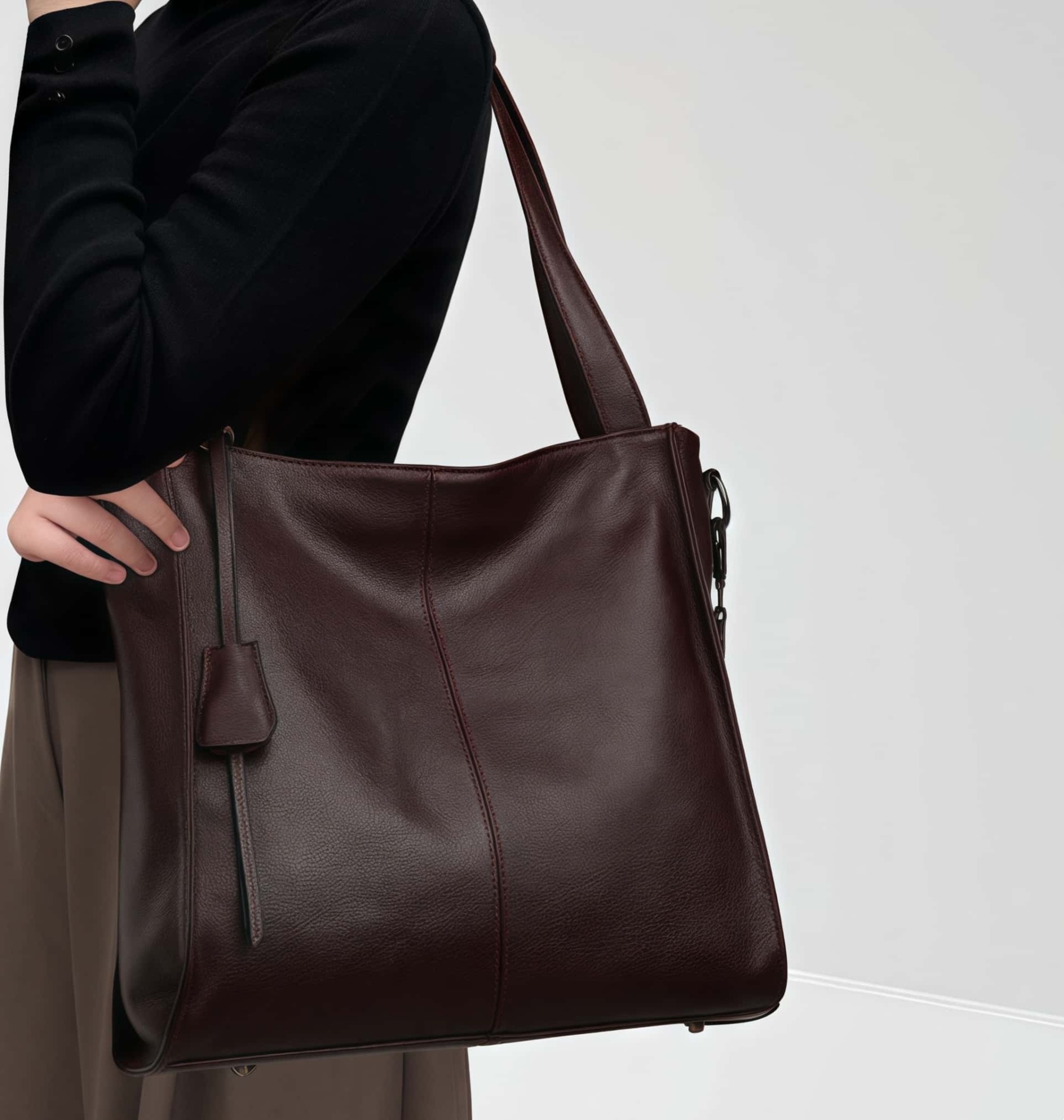 NEW ! •黒|濃い暗マゼンタ|グレー|3色•厚手な軟めな牛革ハンドバッグ•牛革トートバッグ•大容量•通勤や旅行に最適