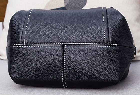 上質の魅力！•黒|カラメル|2色•高品質な厚手な天然軟めな牛革ハンドバッグ•牛革斜ショルダーバッグ