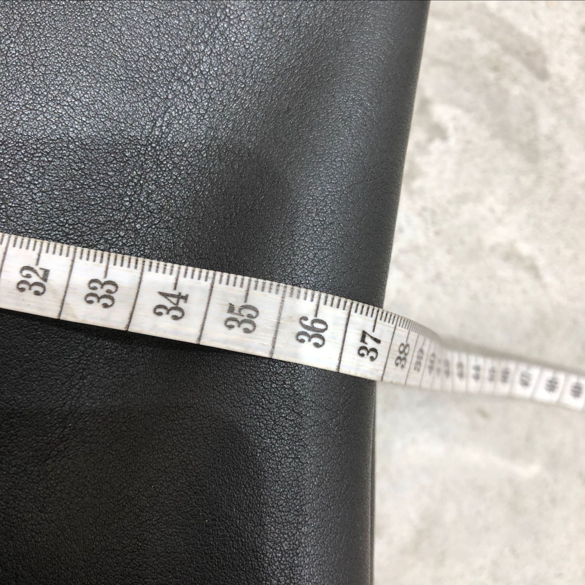 「ミニマリズム スタイル ！」•黒•ユニセックス•天然牛革リュックサック