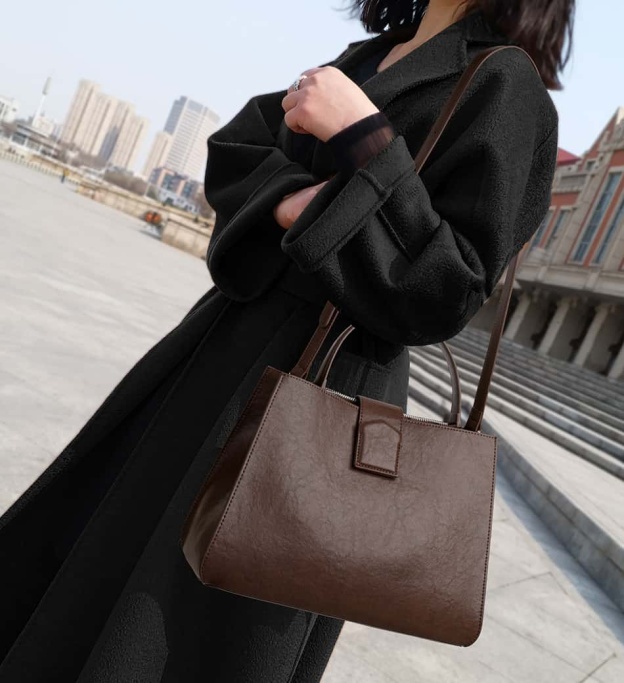 シンプルな通勤スタイルハンドバッグ