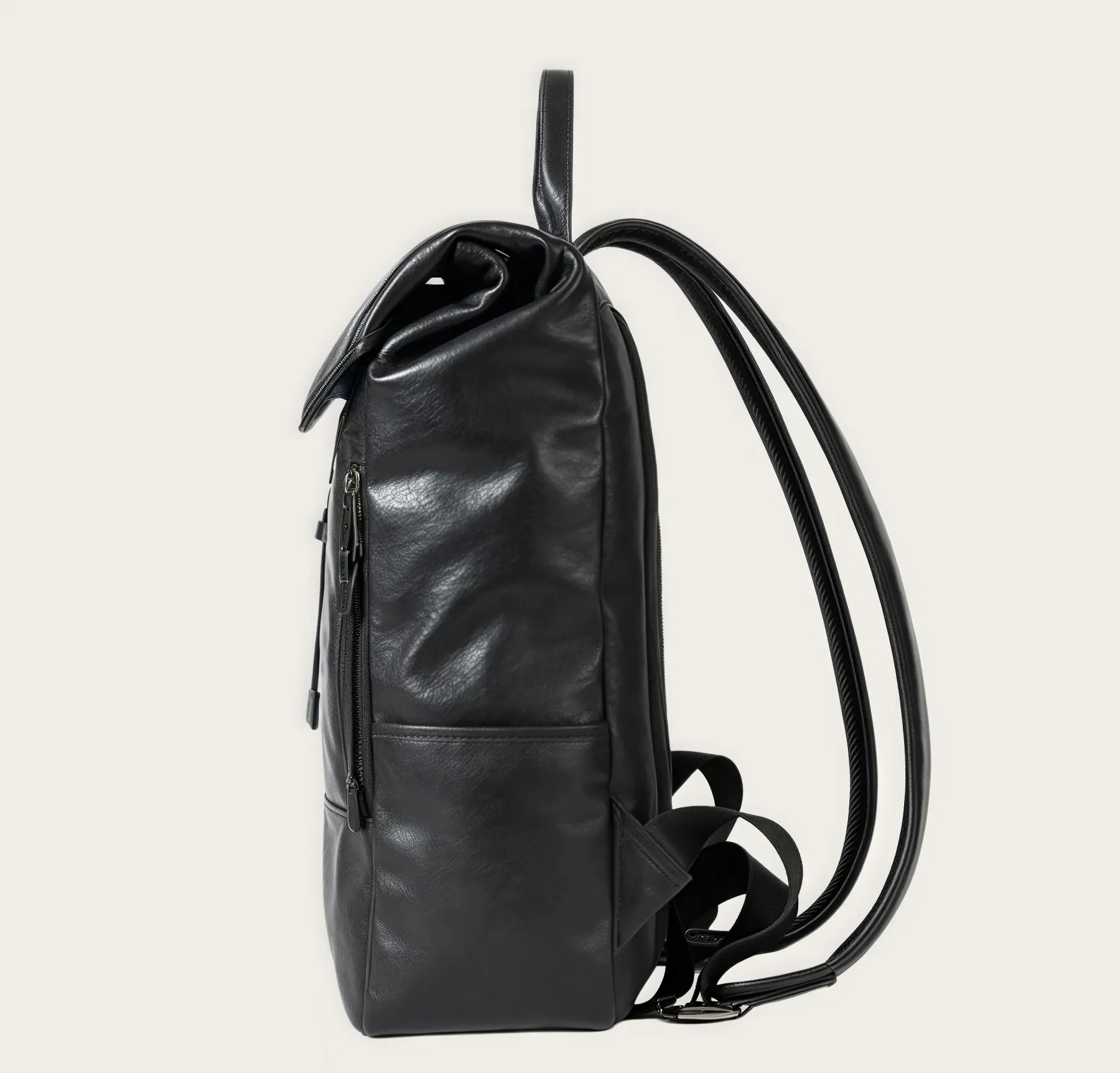 【植鞣牛革】バックパック |15.6 インチ PC 収納可｜大容量設計・通勤・旅行対応|