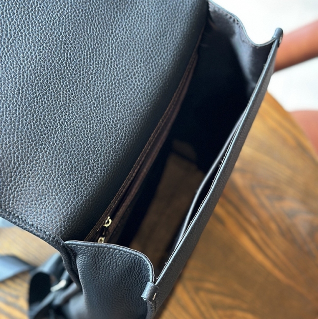 新発売 ！•3色•ユニセックス•天然牛革リュックサック