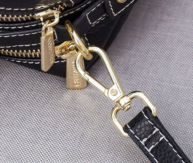 上質の魅力！•黒|カラメル|2色•高品質な厚手な天然軟めな牛革ハンドバッグ•牛革斜ショルダーバッグ