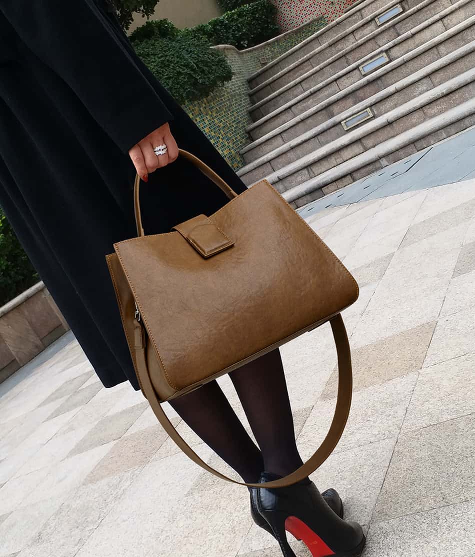 シンプルな通勤スタイルハンドバッグ