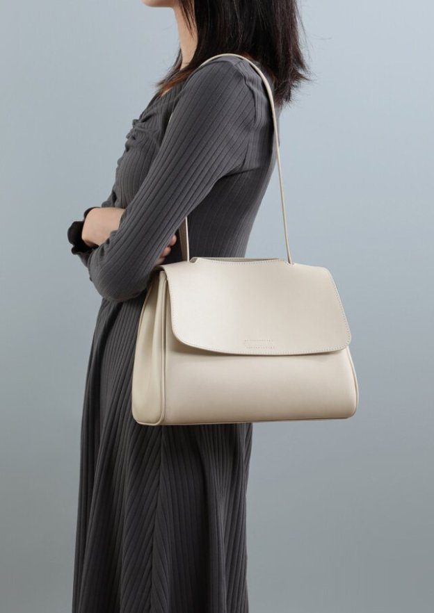 シンプルでレトロ ! •白|コーヒー|2色•3WAY•牛革ハンドバッグ•本革ショルダーバッグ