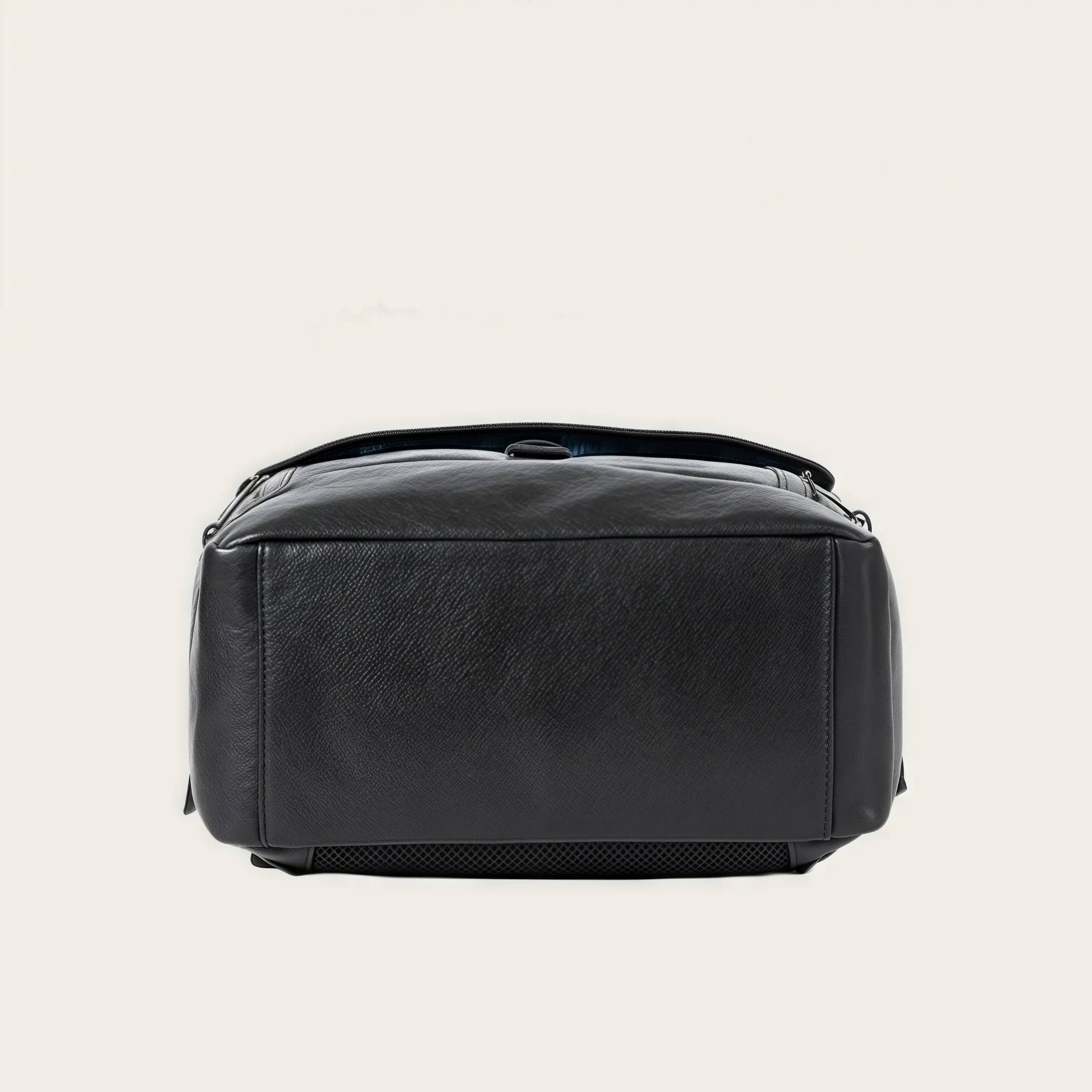 【植鞣牛革】バックパック |15.6 インチ PC 収納可｜大容量設計・通勤・旅行対応|