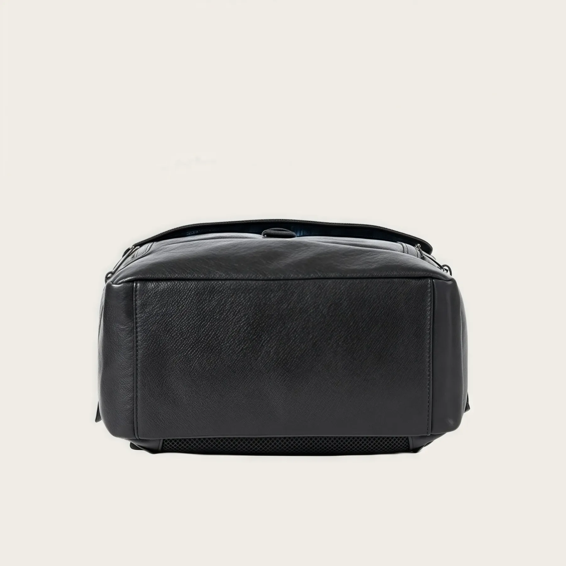 【植鞣牛革】バックパック |15.6 インチ PC 収納可｜大容量設計・通勤・旅行対応|