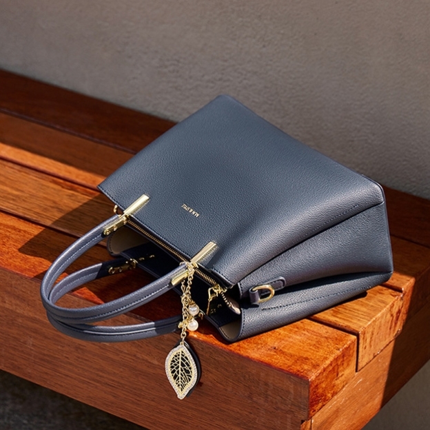 季節の新作！•贅沢感•青|黒|ワインレッド|3色•天然牛革ハンドバッグ•牛革ショルダーバッグ