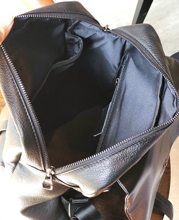 新発売！•黒•ユニセックス•天然牛革リュックサック