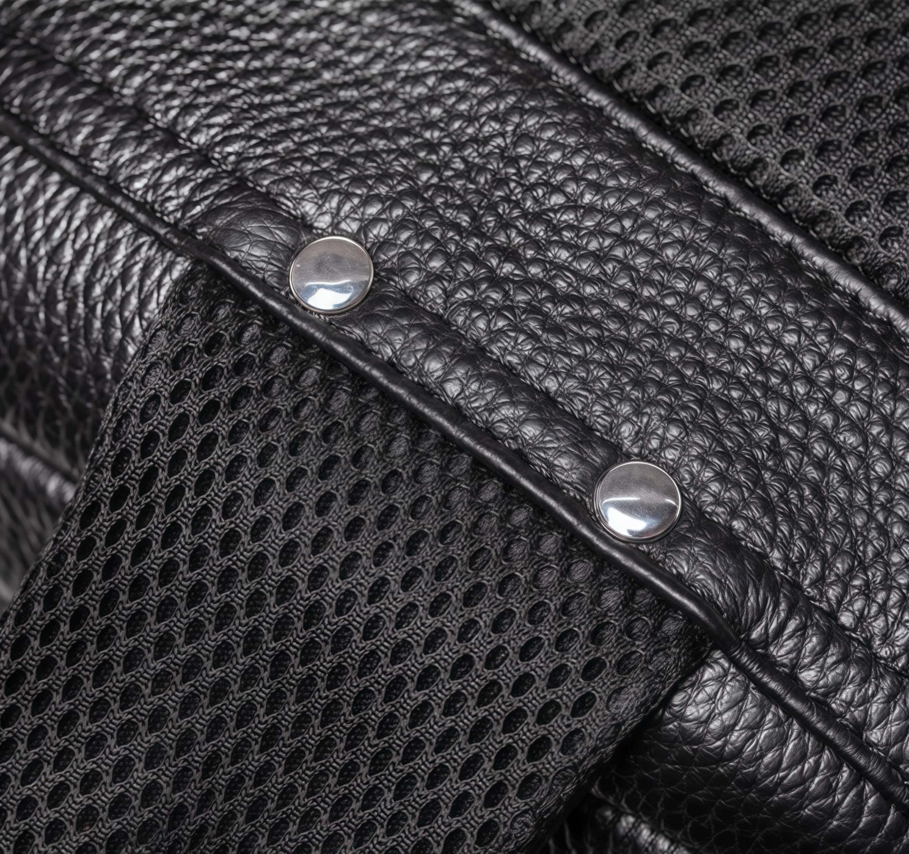 大容量牛革ダブルショルダーリュック｜大容量設計・通勤・旅行対応