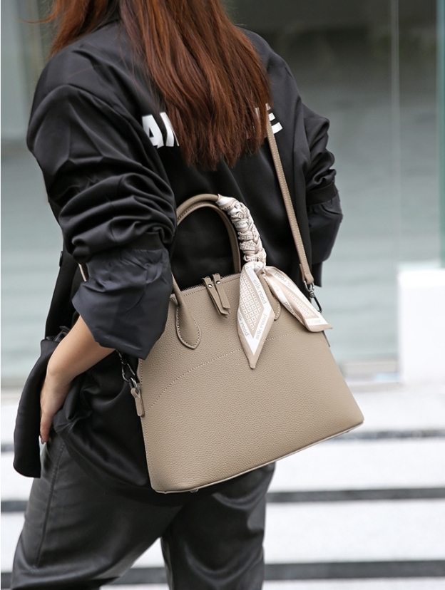 繊細なデザイン ！•カラメル/グレー/黒/3色•天然牛革ハンドバッグ•牛革ショルダーバッグ