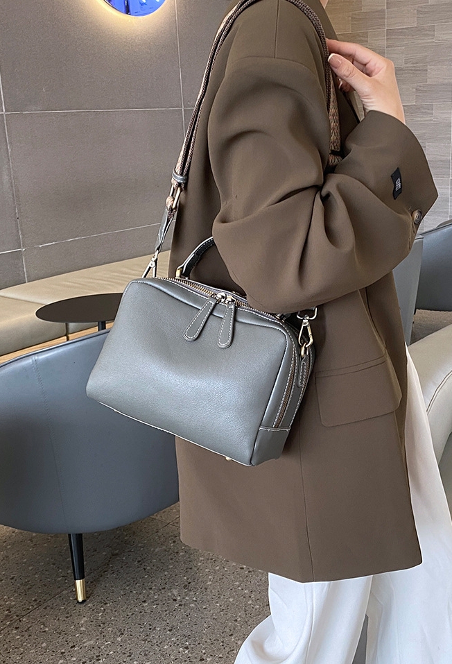 おしゃれで素敵 ！※黒|コーヒー|グレー|3色※3WAY※天然牛革ハンドバッグ※牛革ショルダーバッグ※2本の肩ベルトを付属