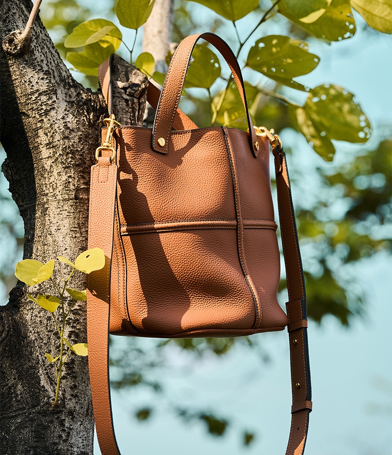 エレガントで高級感！•カラメル|黒|2色•3WAY•上質な厚手な天然軟めな牛革ハンドバッグ•牛革ショルダーバッグ