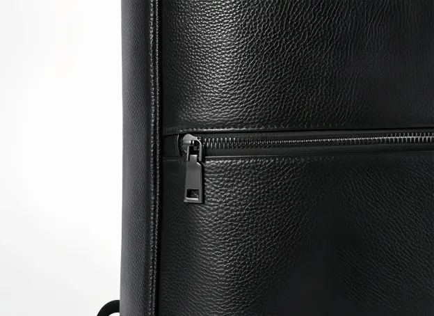 「横持ち・縦持ち・肩掛け」3WAY|牛革のビジネスリュック|大容量|ビジネス通勤に最適