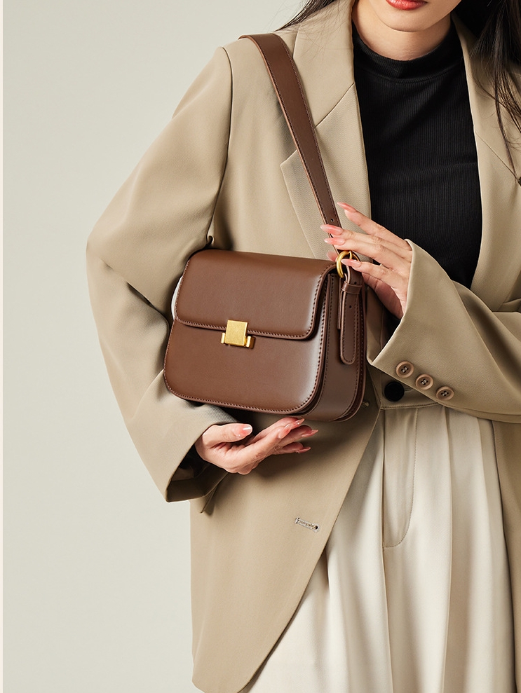 新作！•4色•天然牛革ショルダーバッグ• 牛革肩掛けバッグ