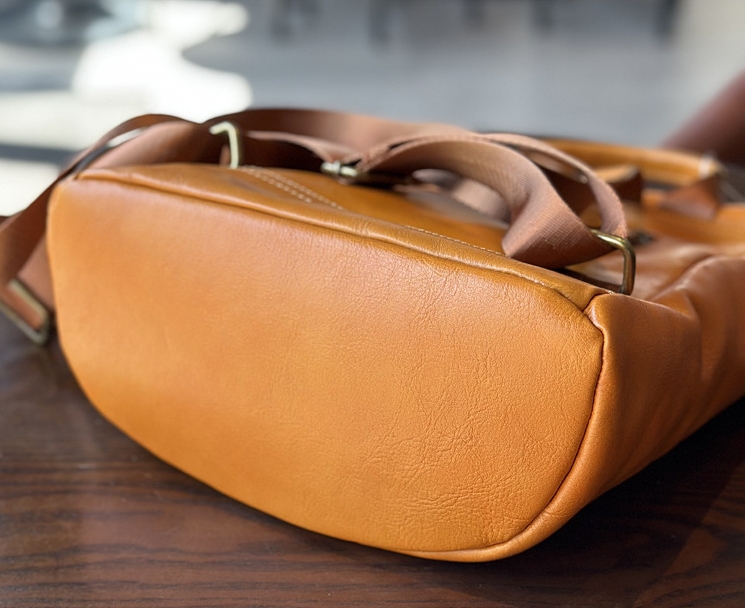 ユニセックス ！|カーキ|コーヒー|茶|黒|4色|天然牛革リュックサック